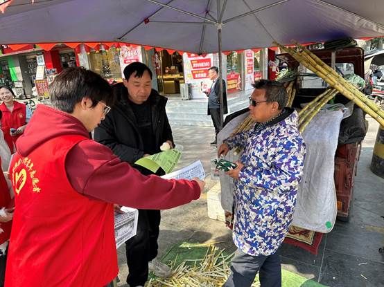图片包含 人, 站, 男人, 人们 描述已自动生成 图片包含 人, 站, 男人, 人们 描述已自动生成
